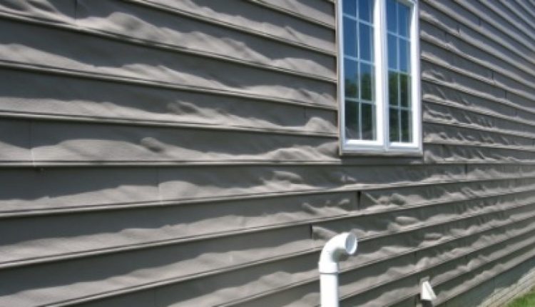 爱游戏ayxPG电子乙烯基壁板在一些较新的房屋上正在融化