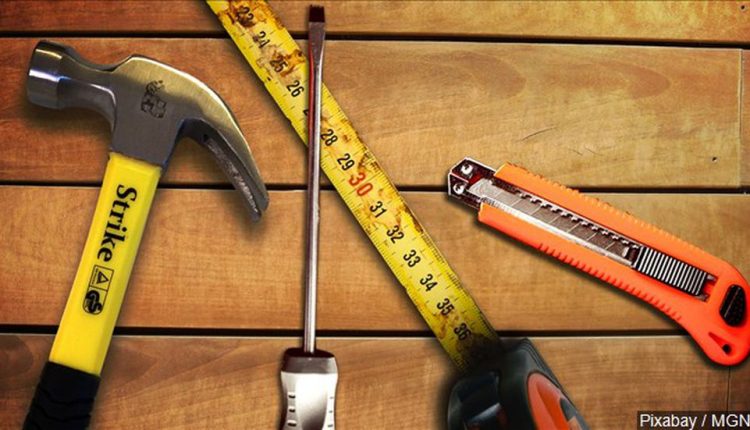 对涉嫌欺诈的甲板建造者的审判被取消，让受害者感到沮丧