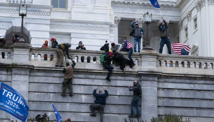 在华盛顿骚乱之后，国会大厦又多了一个7英尺高的围栏