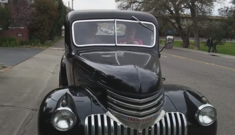 卡迈克尔家的老式卡车在车道上被盗