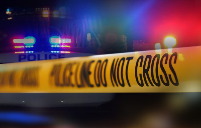 莱克兰人的身体被发现在车里，血在车道上，警察说