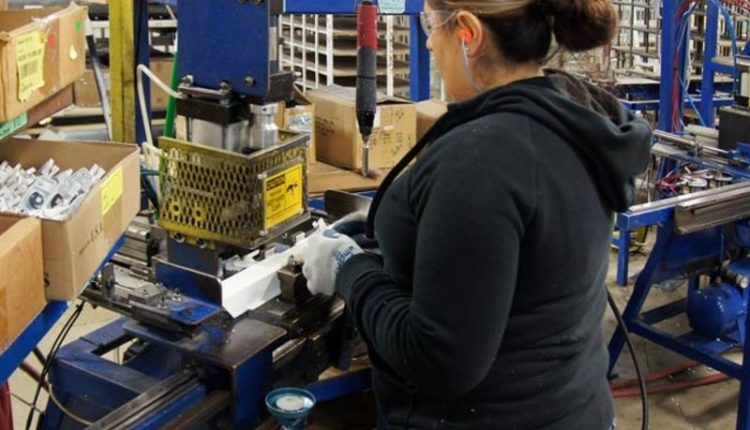 基石通过收购增加了乙烯基窗口