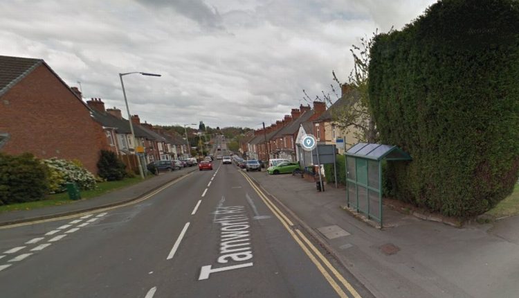 窃贼在镇沃思路进入房屋后，汽车从车道上偷走了