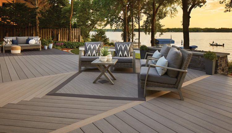 一位艺术湖畔甲板邀请米尼亚波尔的家庭聚会